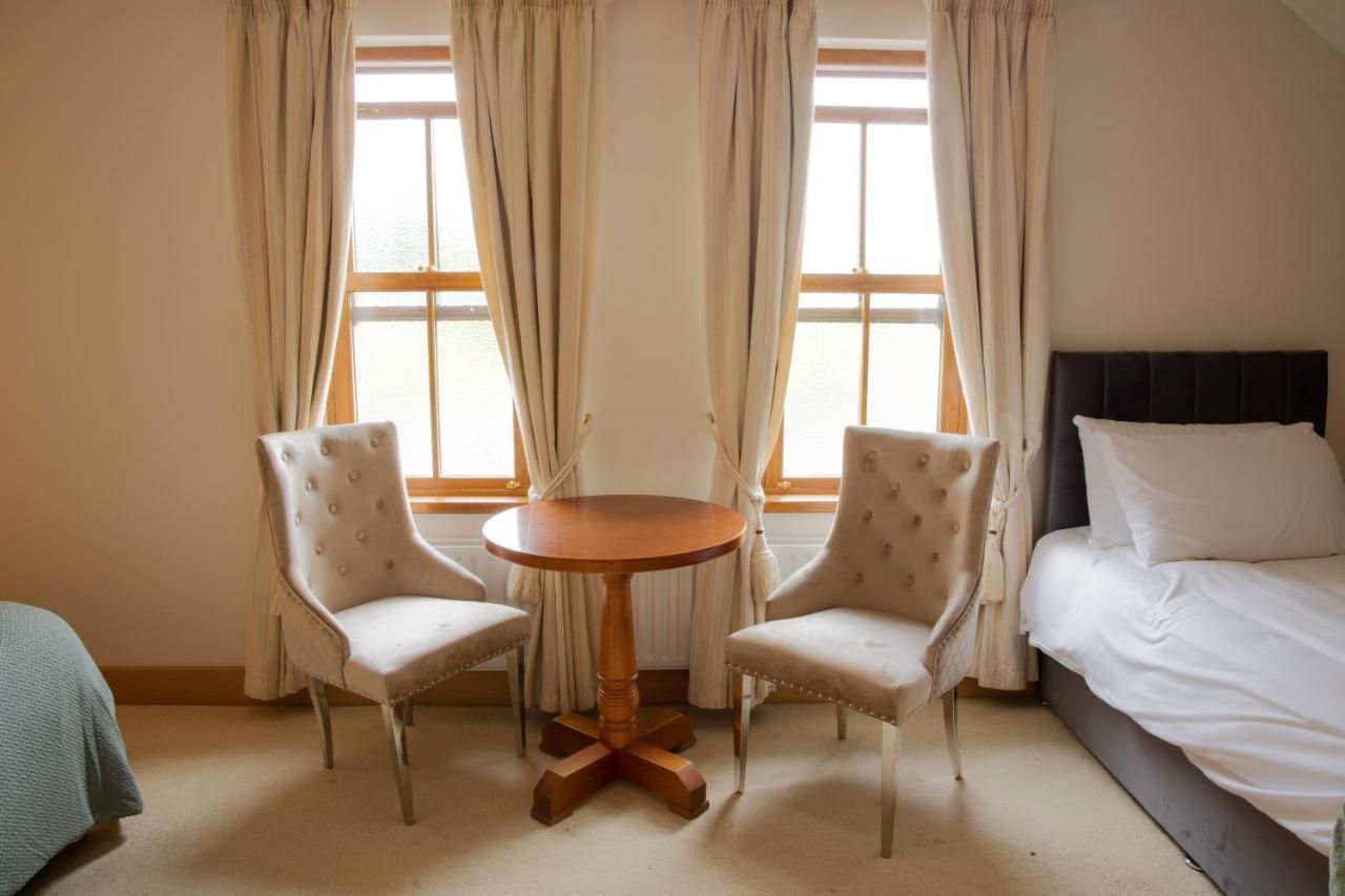 The Waters Edge Hotel Ратмулан Екстериор снимка