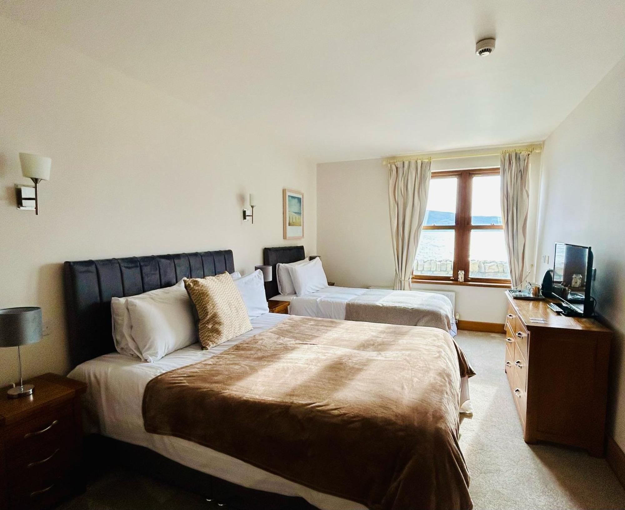 The Waters Edge Hotel Ратмулан Екстериор снимка