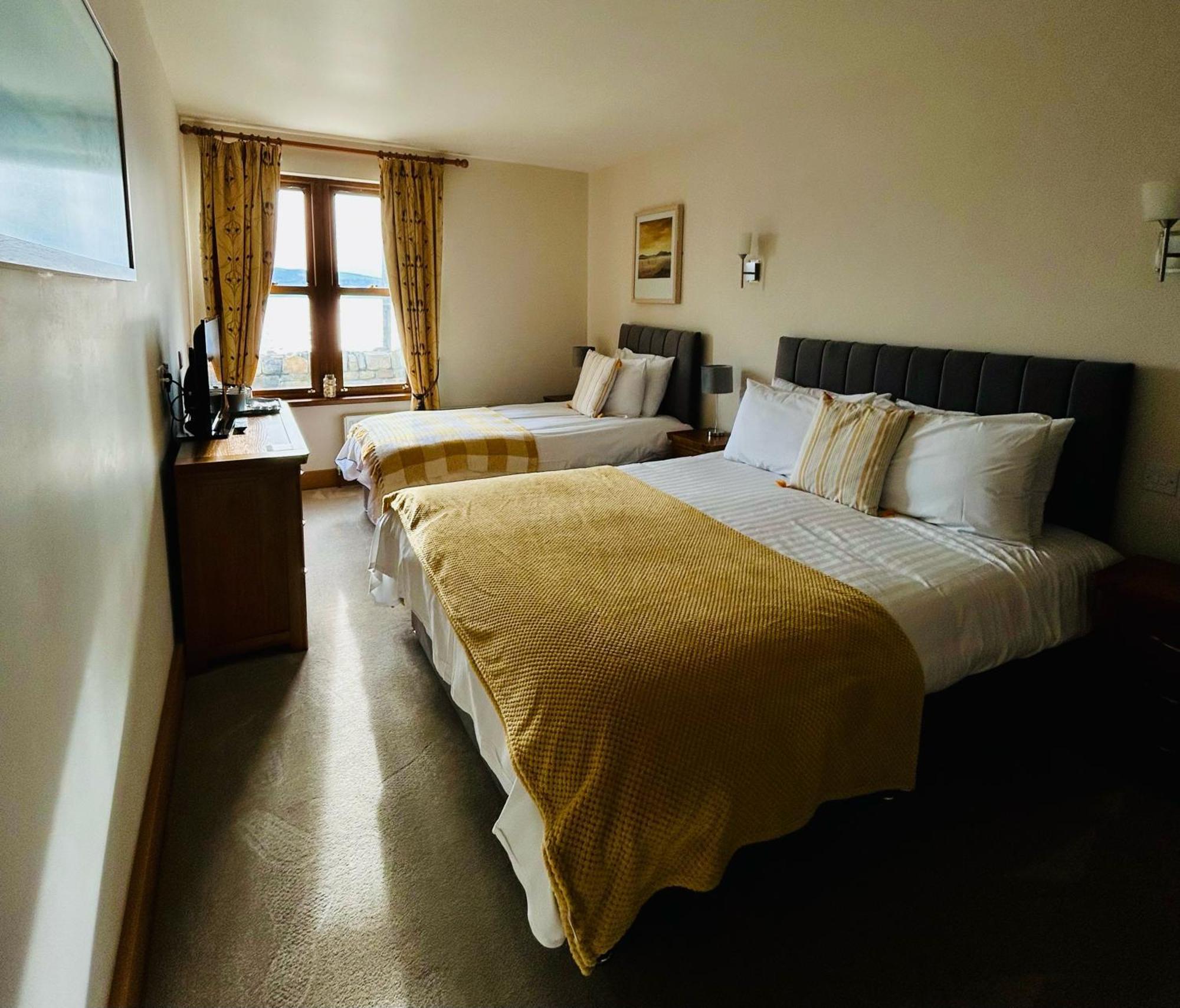 The Waters Edge Hotel Ратмулан Екстериор снимка