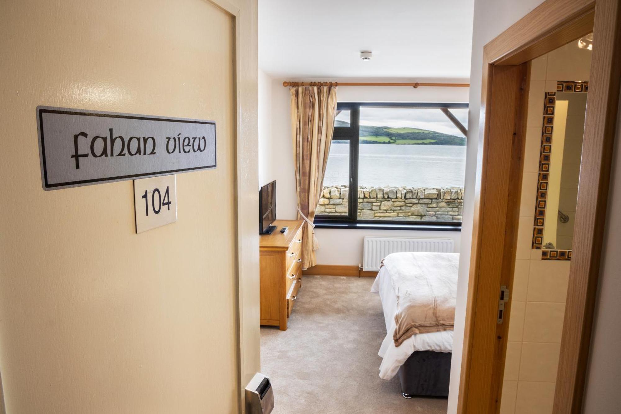 The Waters Edge Hotel Ратмулан Екстериор снимка